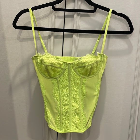 Corset - Picture 1 of 4